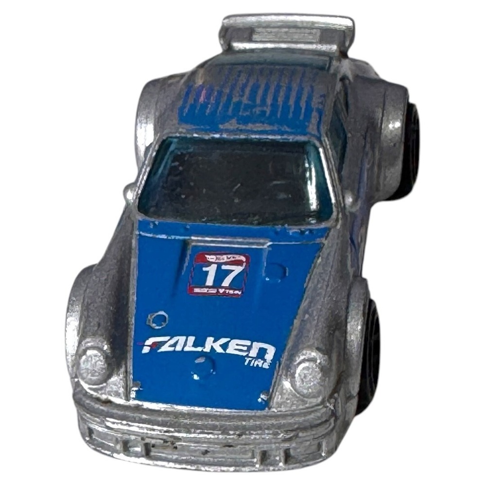 1976-1977 Porsche 934 Turbo RSR Collectible 1/64 Scale Diecast Diorama Model